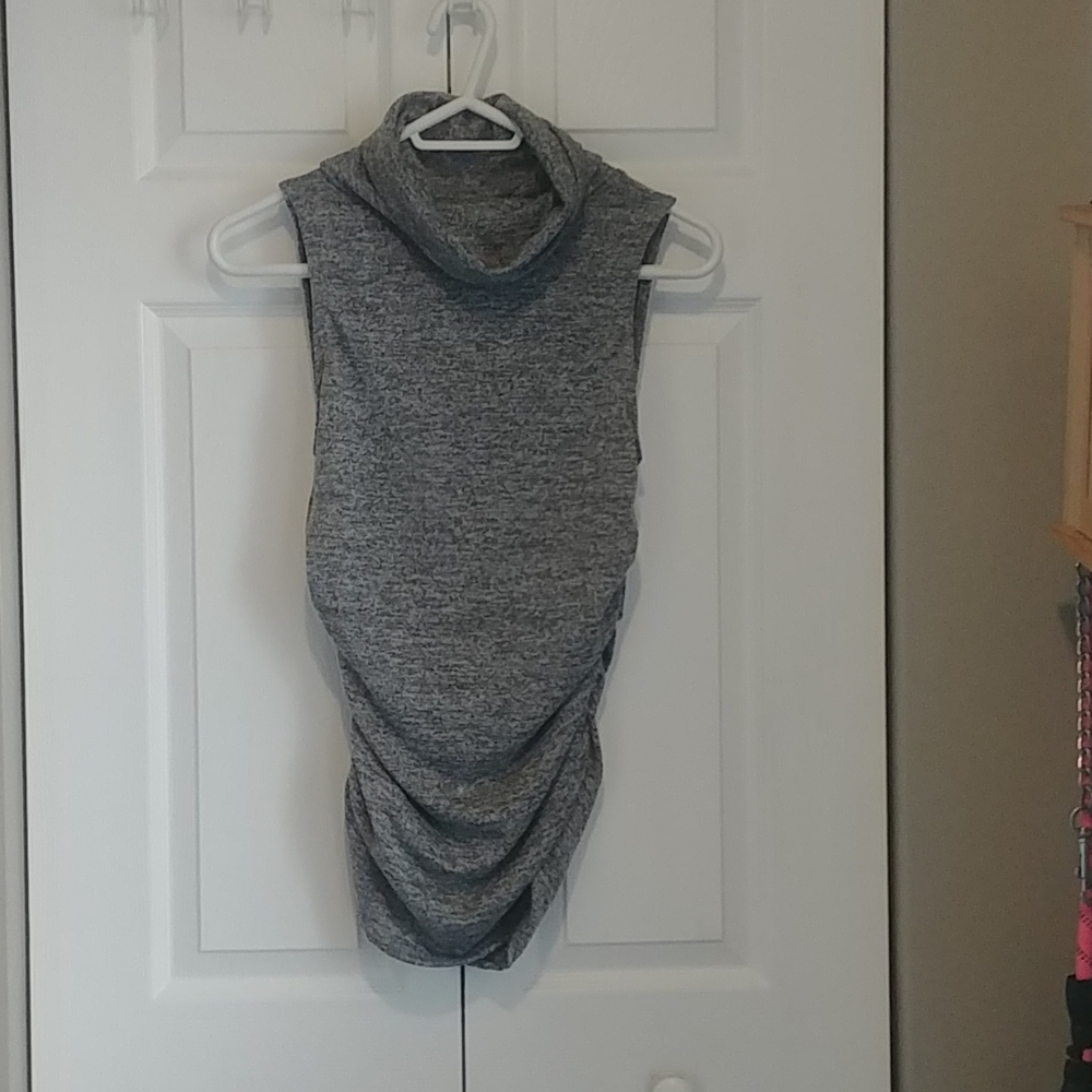 Sleeveless turtleneck
